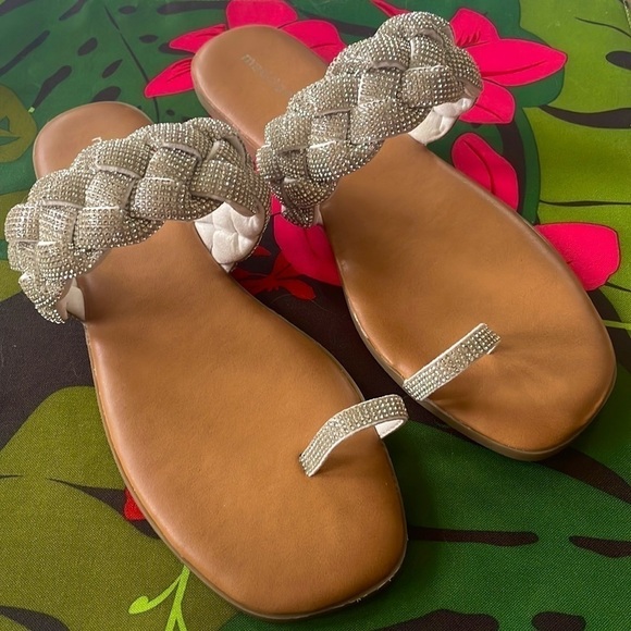 Brand New Madden Girl Braided Rhinestone Toe Strap Slip On Tate Sandals - Picture 3 of 12